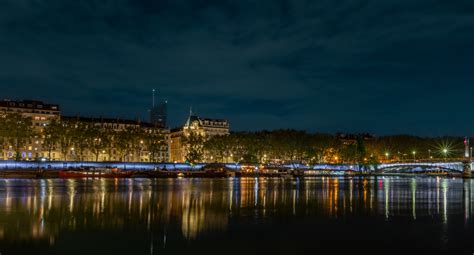 Infographie montrant les différentes zones d'aménagement des Berges du Rhône