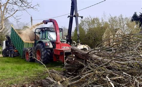 Machine de broyage de pierres sur un chantier
