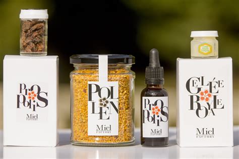 Divers produits apicoles : miel, pollen, gelée royale, propolis