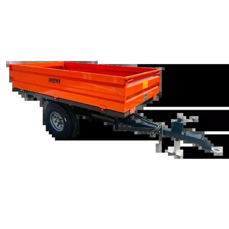 Petit tracteur avec remorque pour l'épandage de compost
