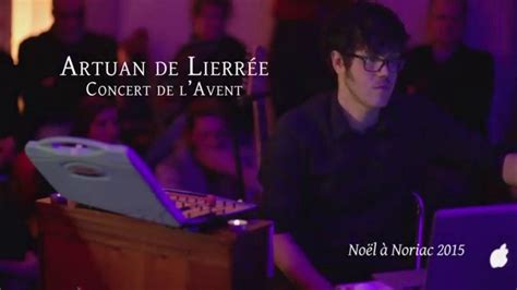Artuan de Lierrée en concert avec ses musiciens