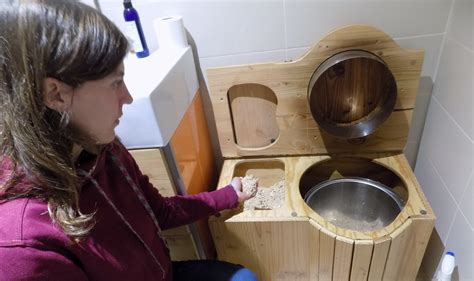 Exemple de toilettes à compost artisanales