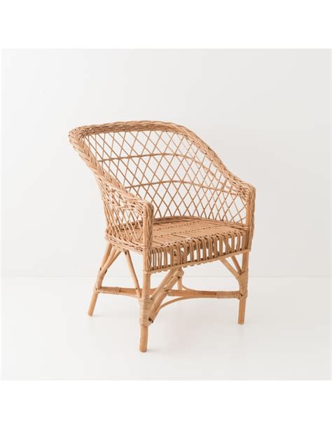 Détail d'un fauteuil de la gamme Romantic avec son siège en osier peint