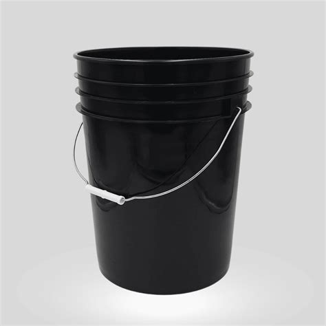 Image d'un seau de 20 litres transformé en mangeoire à oiseaux