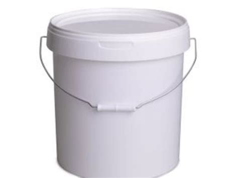 Image d'un seau de 20 litres transformé en rafraîchisseur d'air