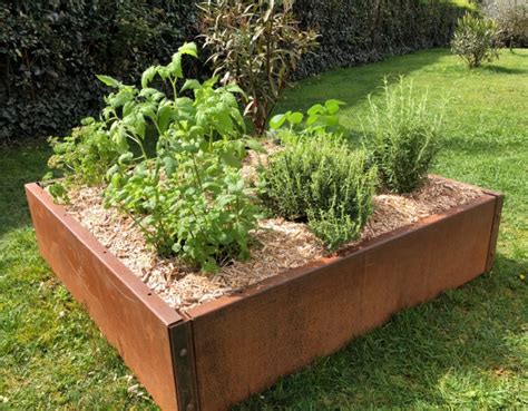 Potager carré en acier Corten