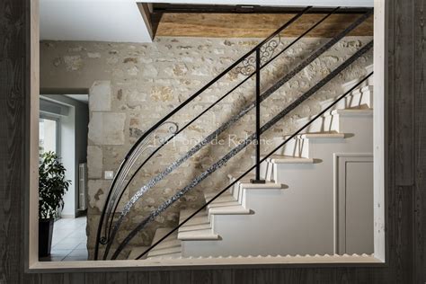 Processus de rénovation d'un escalier en fer forgé