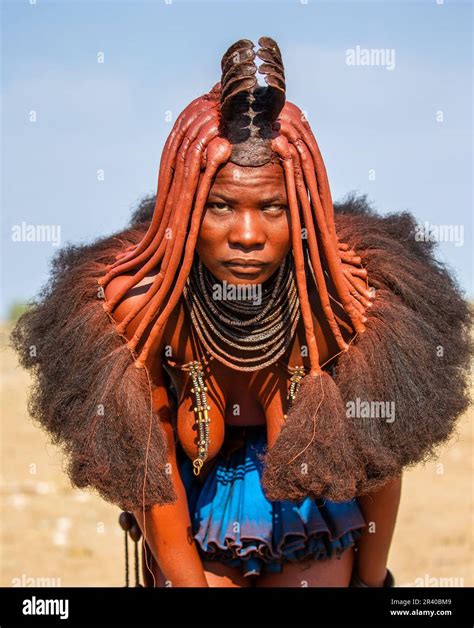 Femme Himba avec coiffure traditionnelle