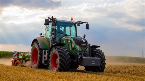 Machines agricoles modernes en France
