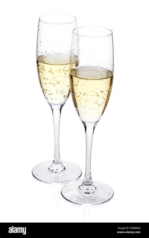 Comparaison des formes de verres à champagne et leur impact sur la dégustation