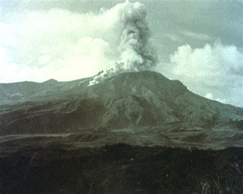 La montagne Pelée après l'éruption de 1902