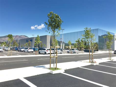 Vue extérieure du centre commercial Grand Ajaccio Baléone