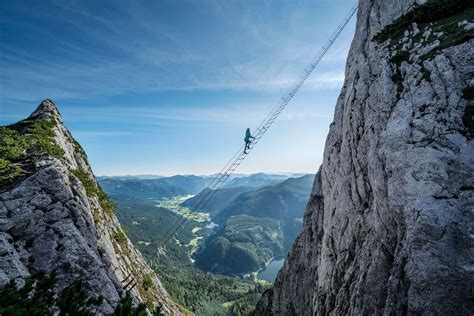 Vue panoramique des Alpes autrichiennes avec la Via Ferrata Donnerkogel