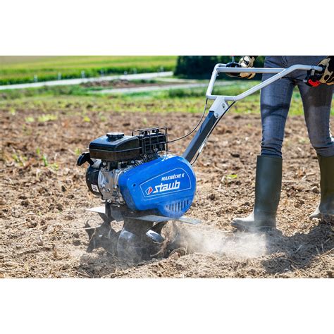 Gamme de motobineuses Staub en action dans un potager