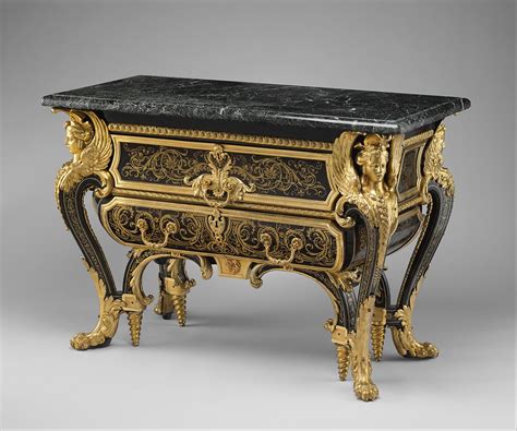 Détail d'une marqueterie Boulle montrant le contraste entre l'écaille et le laiton