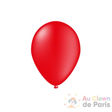 Un ballon de baudruche rouge flottant dans un espace minimaliste