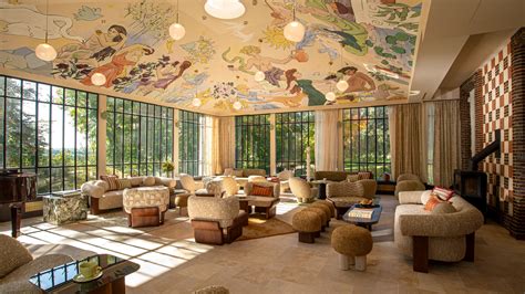 Reconstitution du grand salon avec les fresques de Cézanne