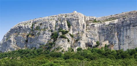 Vignobles au pied du massif de la Sainte-Baume