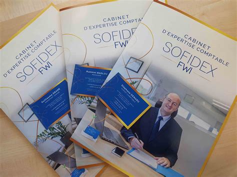 Exemple visuel de barres de navigation Bootstrap avec différentes couleurs d'arrière-plan et de texte