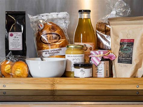 Composition d'un panier garni avec des produits régionaux de Savoie