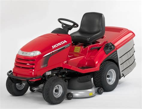Tracteur tondeuse Honda en action sur une vaste pelouse parfaitement entretenue