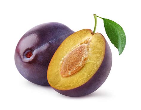 Gamme variée de prunes fraîches