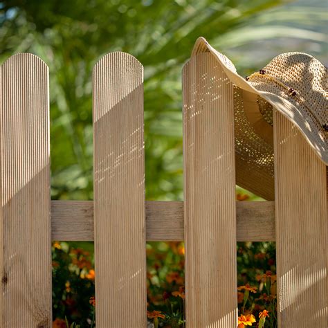 Barrière en bois de jardin