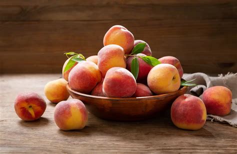 Pêches et nectarines fraîchement récoltées