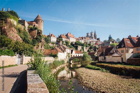 Vue panoramique du village éphémère construit pour le Mondial de la tonte au Dorat