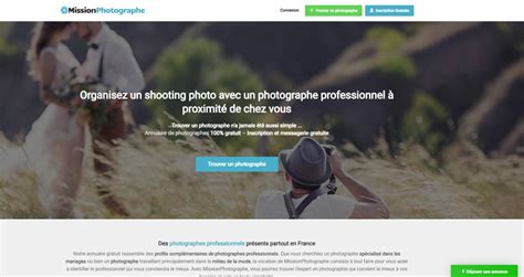 un client utilisant une plateforme en ligne pour comparer des outils de jardinage