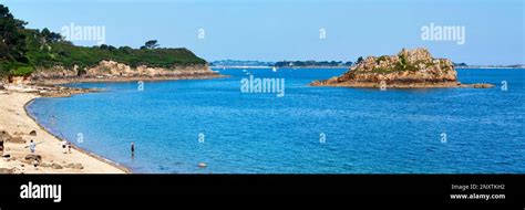 Vue panoramique sur la côte de Carantec avec ses paysages marins spectaculaires