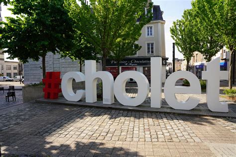 Vue panoramique du centre-ville de Cholet et de ses espaces verts