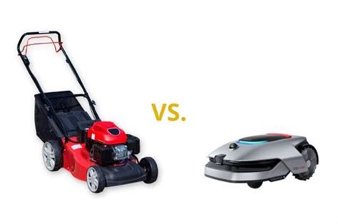 Schéma comparatif entre une tondeuse thermique traditionnelle et une tondeuse robotisée
