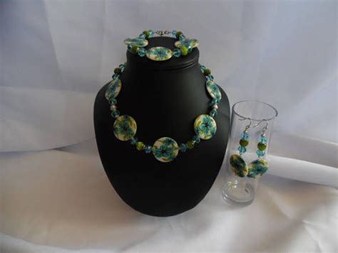 Parure complète collier, boucles d'oreilles et bracelet hortensia