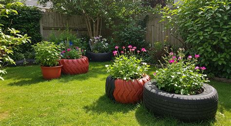 Jardinières de pneus superposées en spirale