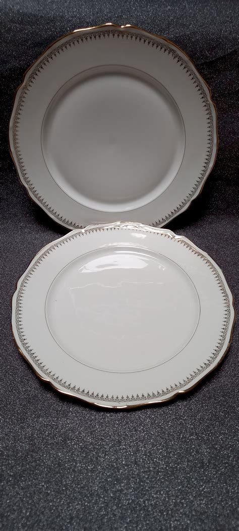 Assiettes en porcelaine Sologne à grain et bordure dorée