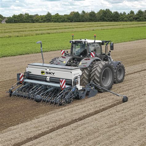 Tracteur avec semoir Eco-Mulch en action