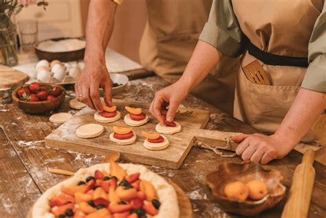 Photo de groupe participant à un atelier de cuisine joyeux