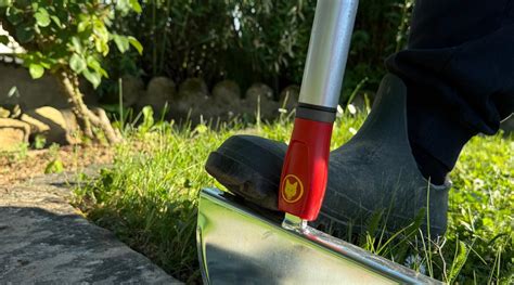 Outils de jardinage pour créer des bordures nettes