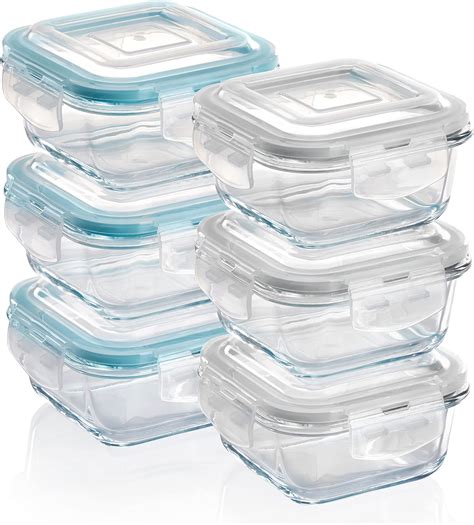 Organisation de congélateur avec des boîtes hermétiques empilées