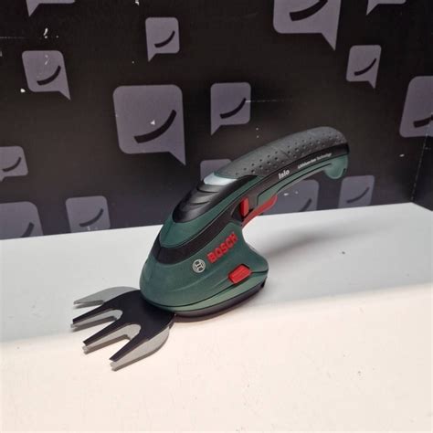 Sculpte-haie Bosch Isio en action