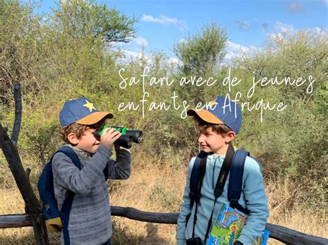 Famille chasseur-cueilleur avec enfants en Afrique