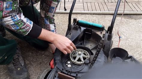 Schéma de montage du bac de ramassage pour Rotak 40