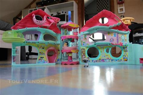 Blythe et ses amis animaux dans la Maison des Petshop