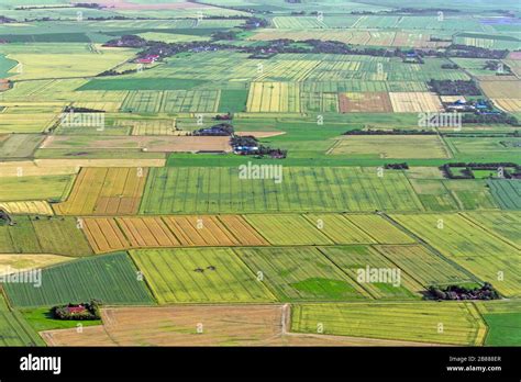 Paysage rural breton et parcelles agricoles cultivées