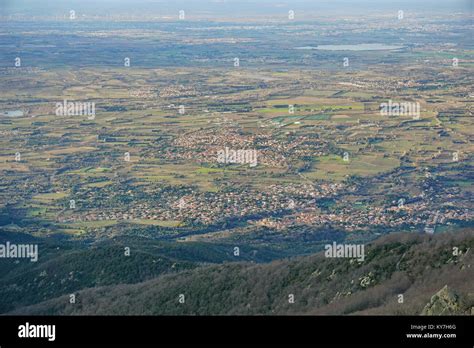 Vue panoramique sur la plaine du Roussillon depuis les terrasses du domaine