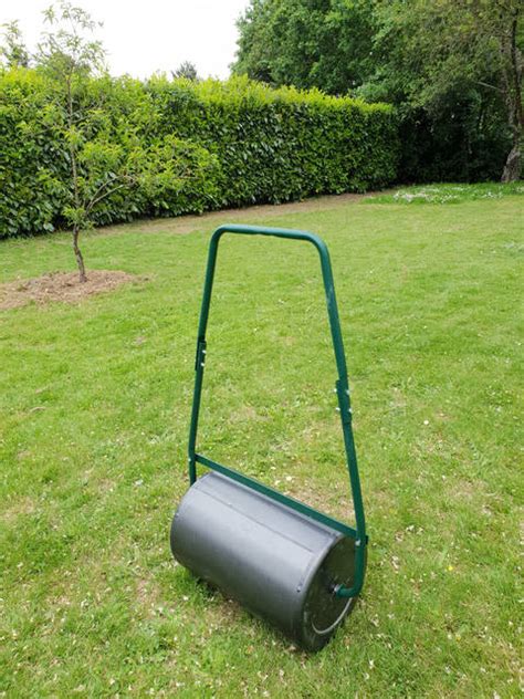 Rouleau à gazon pour tasser le sol