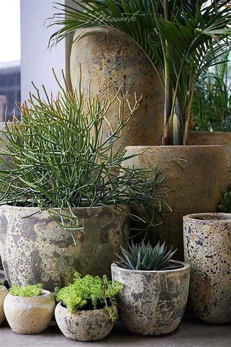Diversité de pots et jardinières
