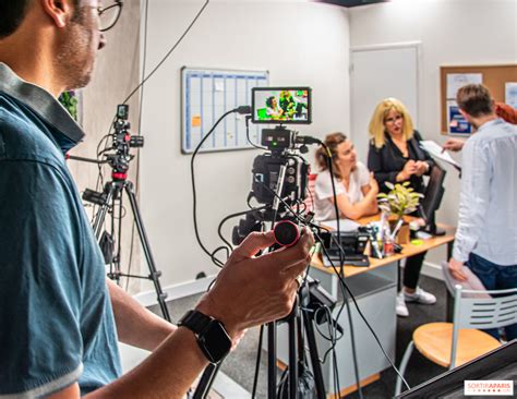 Plateau de tournage reconstituant un couloir d'hôpital