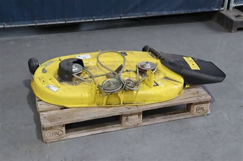 Schéma technique d'un plateau de coupe John Deere 48 pouces avec ses trois lames alignées